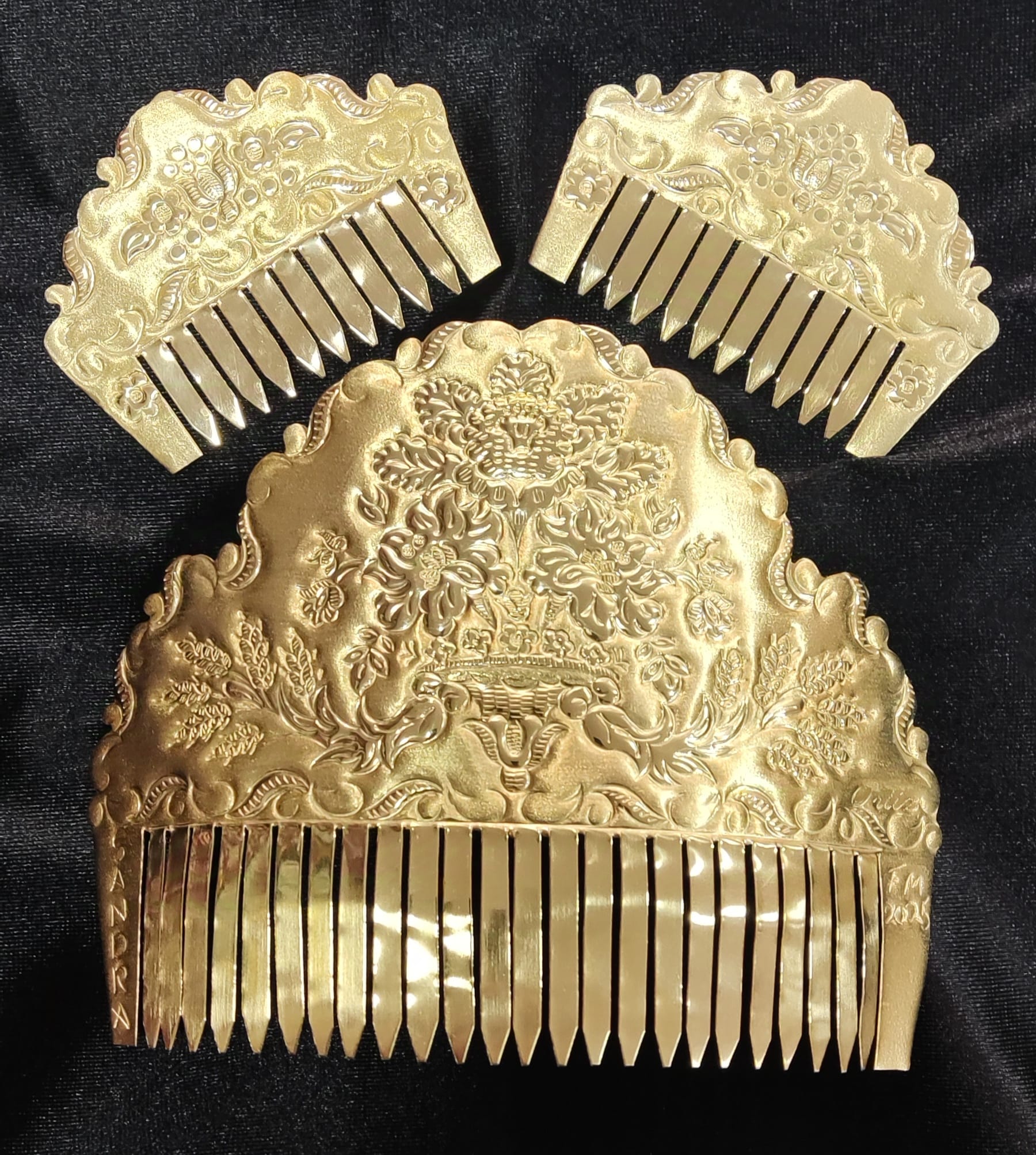 Conjunto de peinetas artesanas